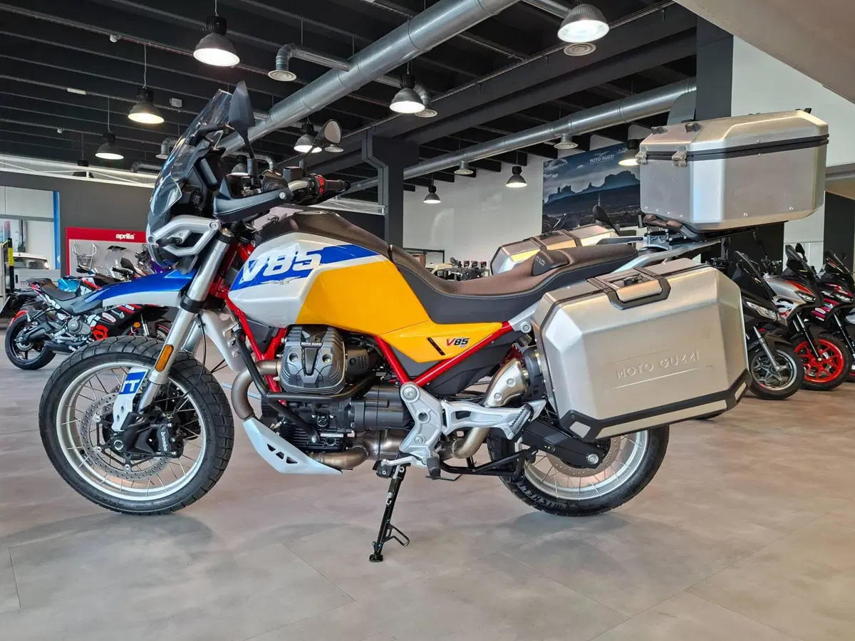 Moto Guzzi V85 TT (2024 - 26) (4)