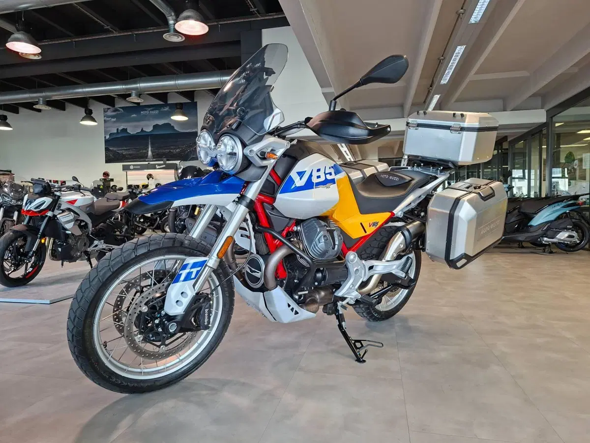 Moto Guzzi V85 TT (2024 - 26) (5)