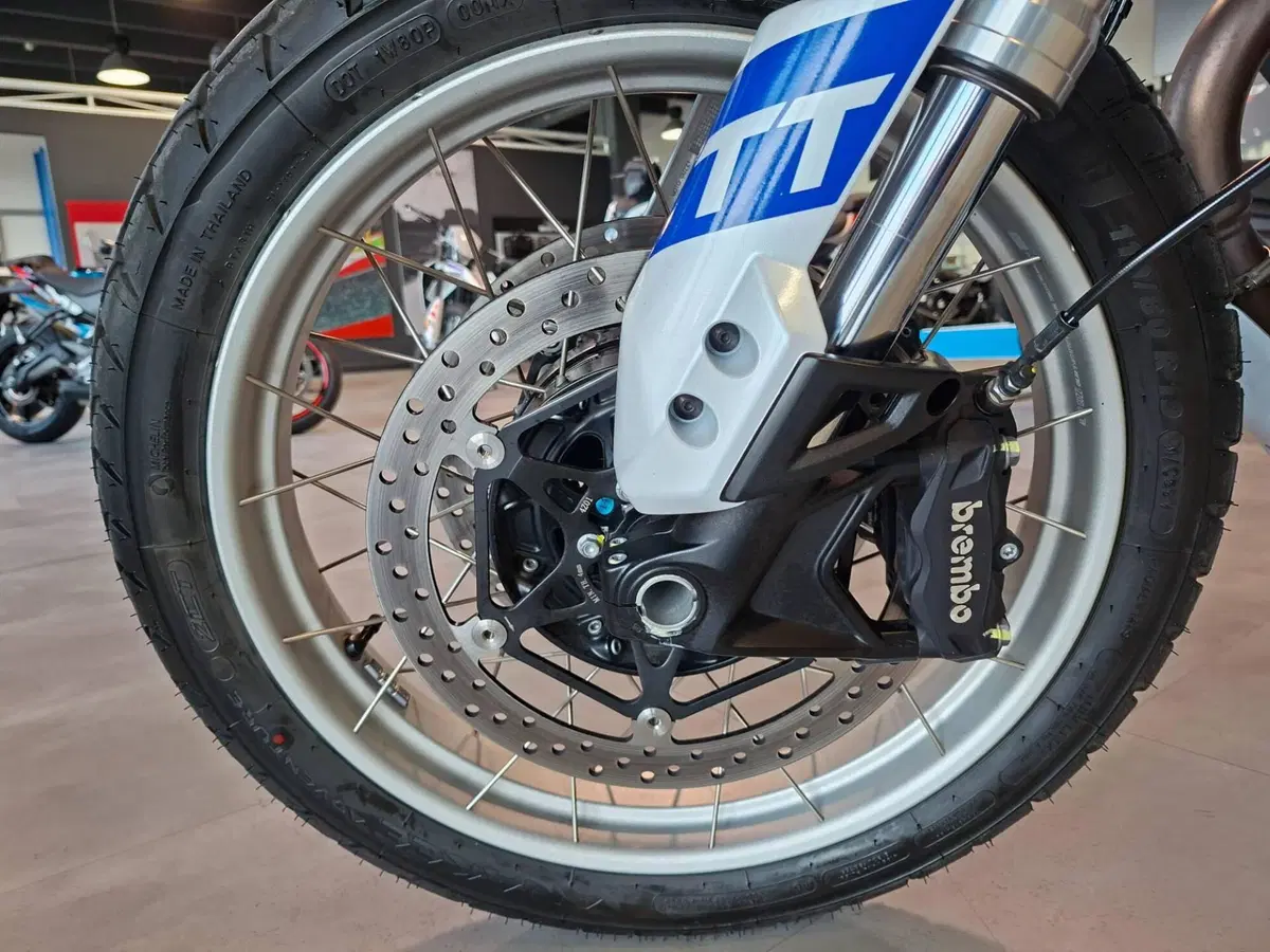 Moto Guzzi V85 TT (2024 - 26) (7)
