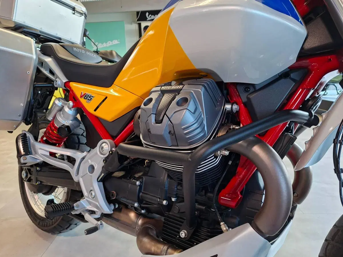 Moto Guzzi V85 TT (2024 - 26) (9)
