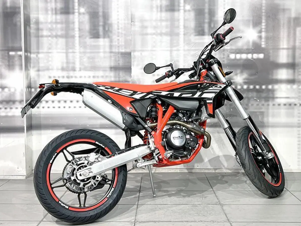 Betamotor RR 125 4T Motard LC (2021 - 23) (8)