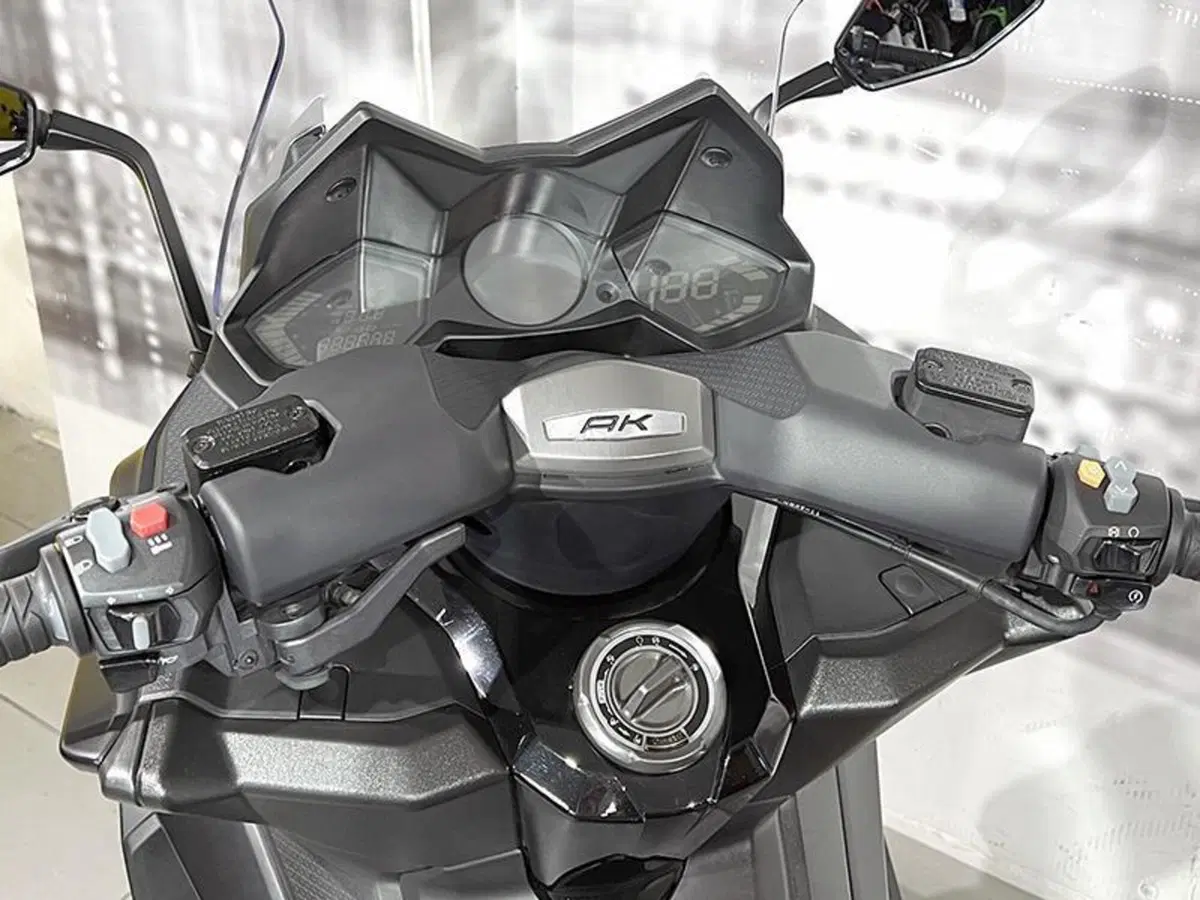 Kymco AK 550 ETS (2021 - 26) (6)