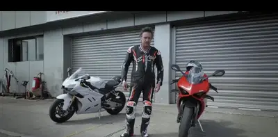 ZXMoto 820RR vs Ducati Panigale V2: Richard Hammond ha fatto la "comparativa" e... [VIDEO]