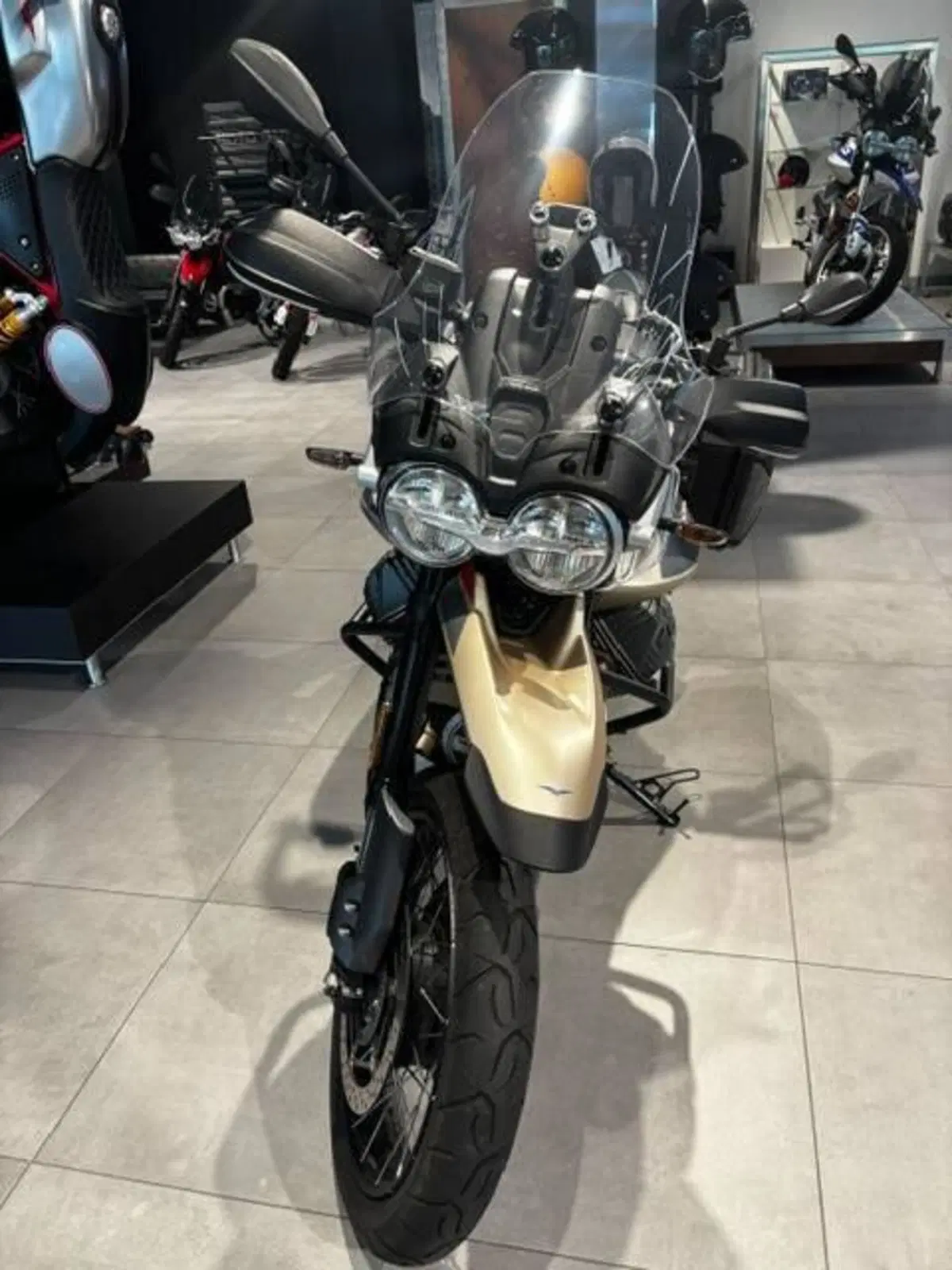 Moto Guzzi V85 TT Travel (2024 - 26) (4)