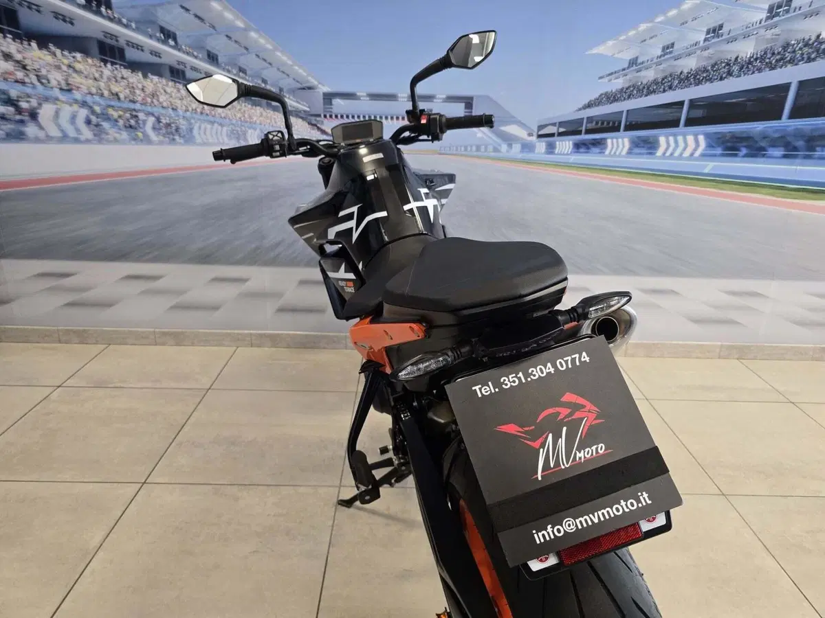 KTM 890 Duke GP (2022 - 23) (18)