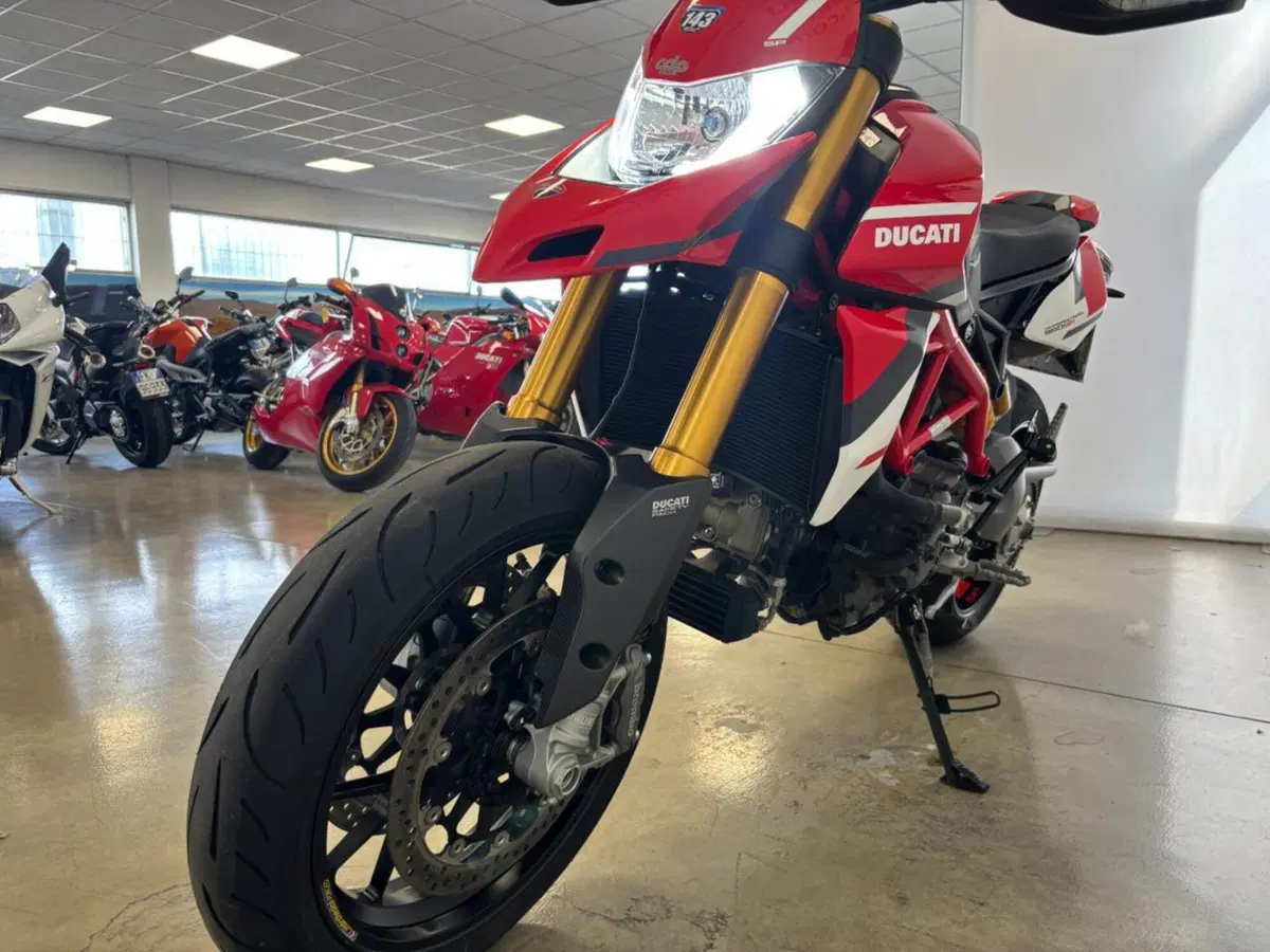 Ducati Hypermotard 950 SP (2022 - 25) (2)