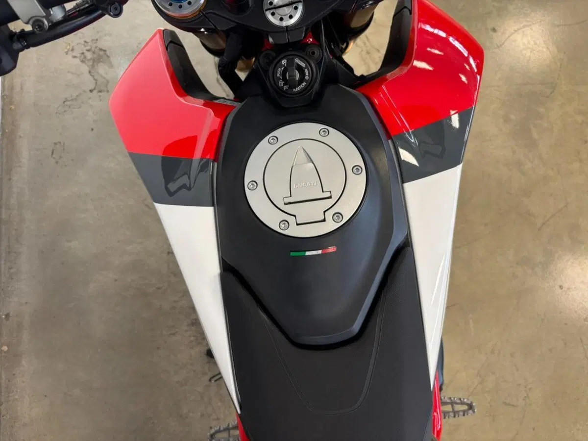 Ducati Hypermotard 950 SP (2022 - 25) (10)