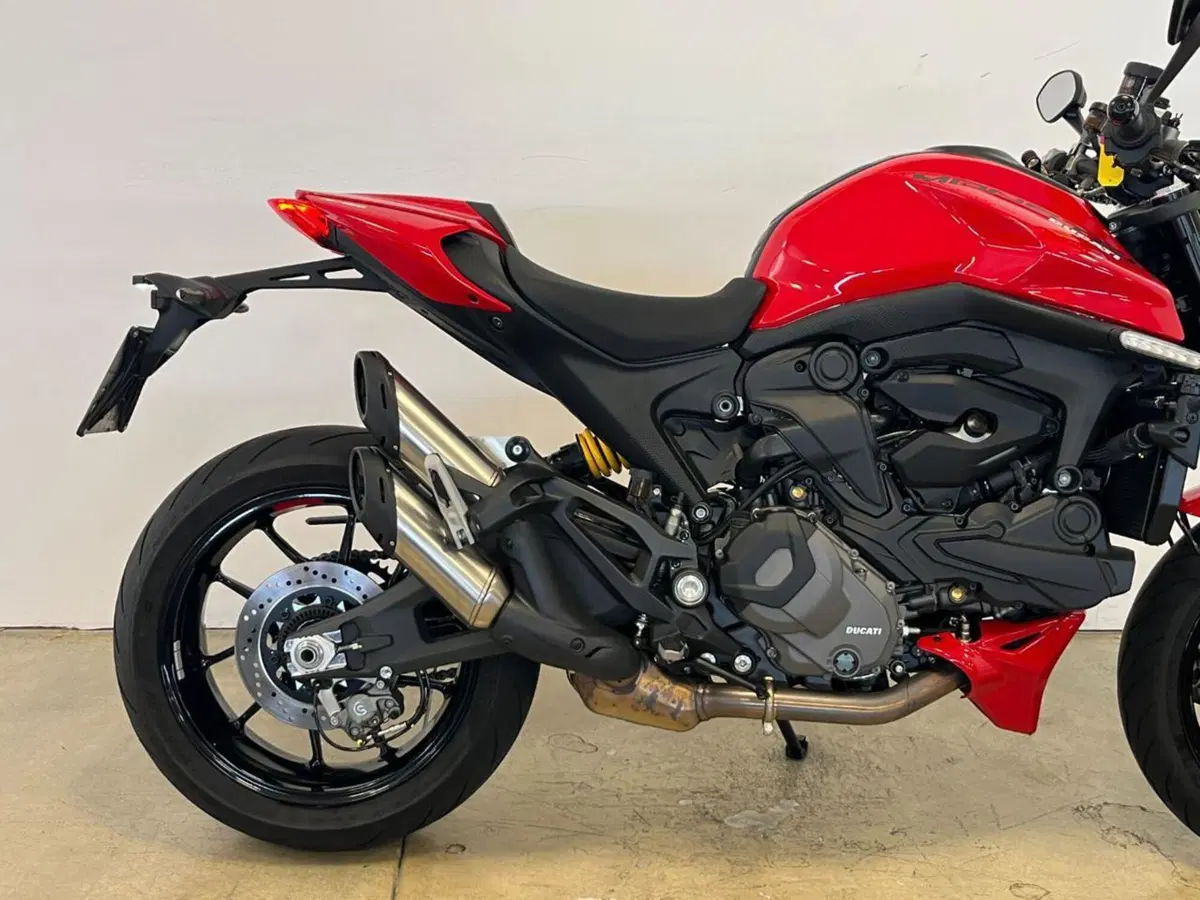 Ducati Monster 937 + (2021 - 25) (6)