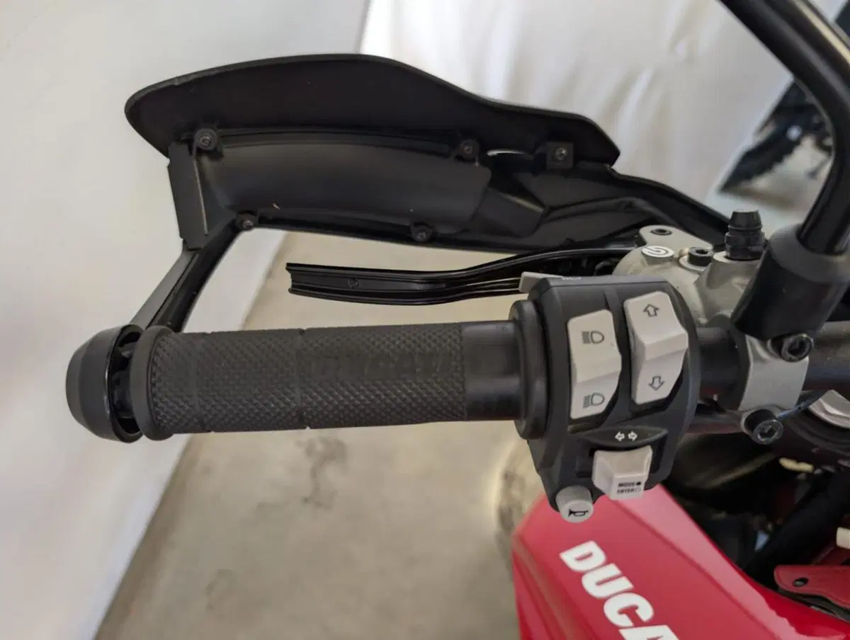 Ducati Hypermotard 950 (2022 - 25) (11)