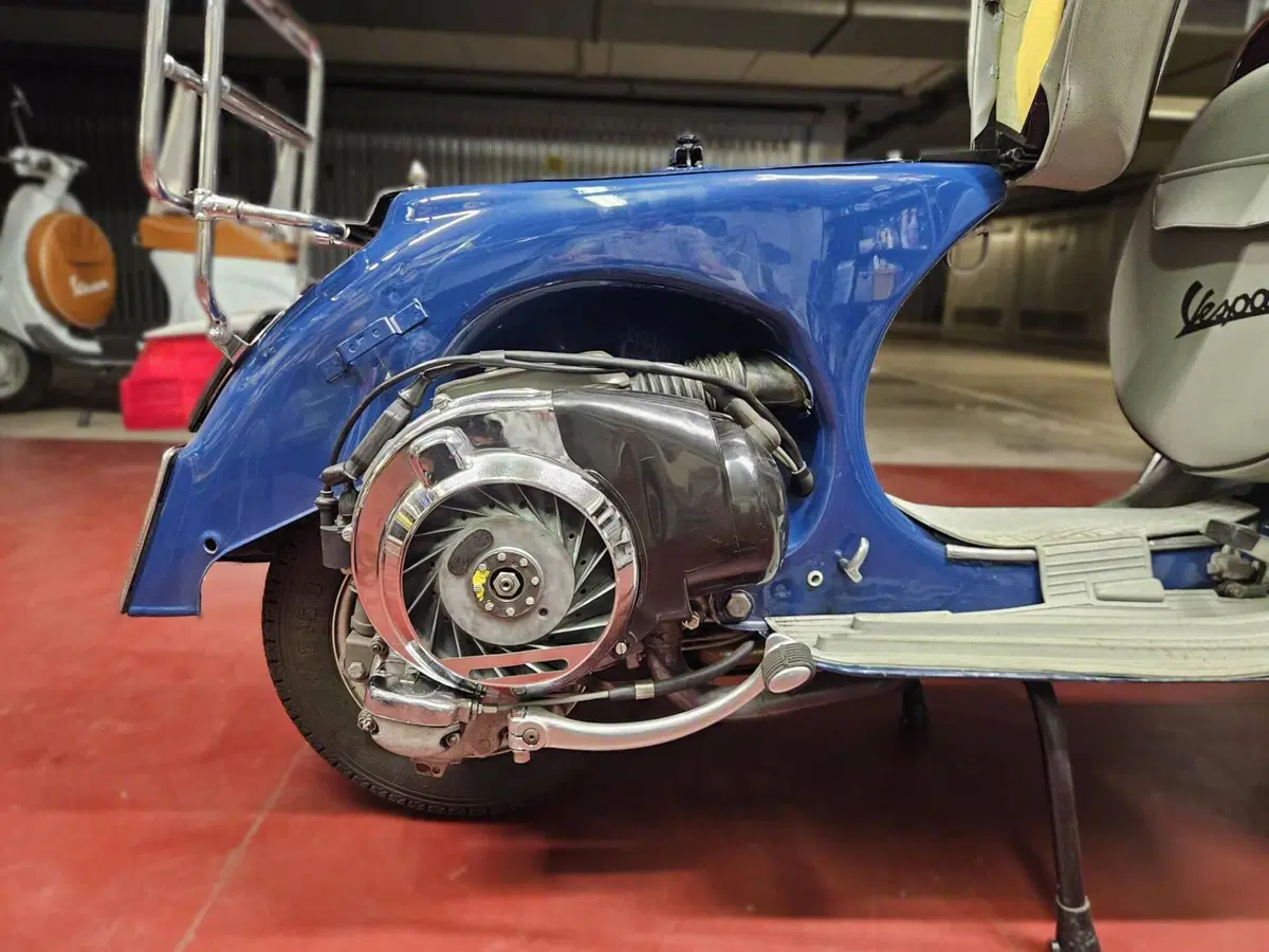 Piaggio vespa Sprint Veloce 150 (7)