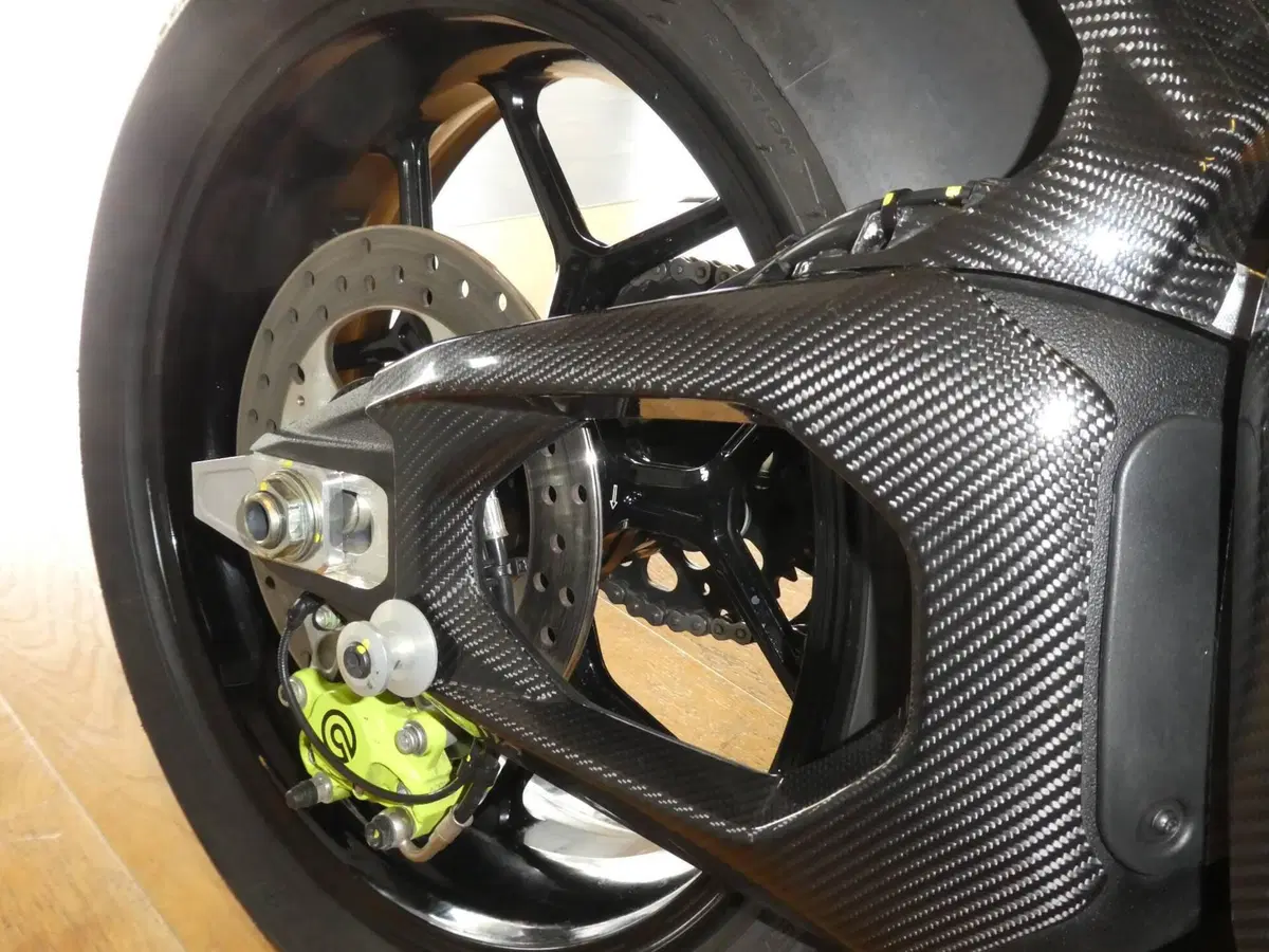 Ducati Panigale V4 Lamborghini (2026) (6)