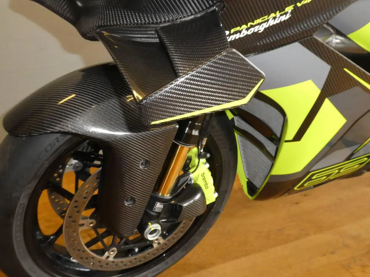 Ducati Panigale V4 Lamborghini (2026) (9)