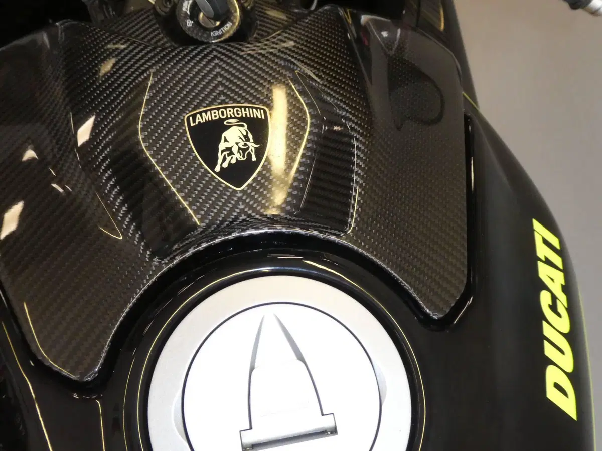 Ducati Panigale V4 Lamborghini (2026) (10)