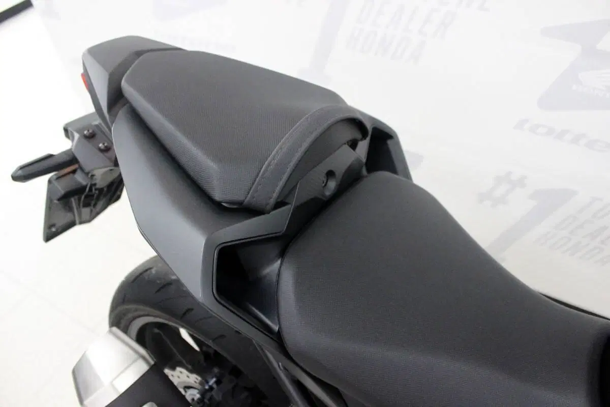 Honda CB 750 Hornet (2025) (5)