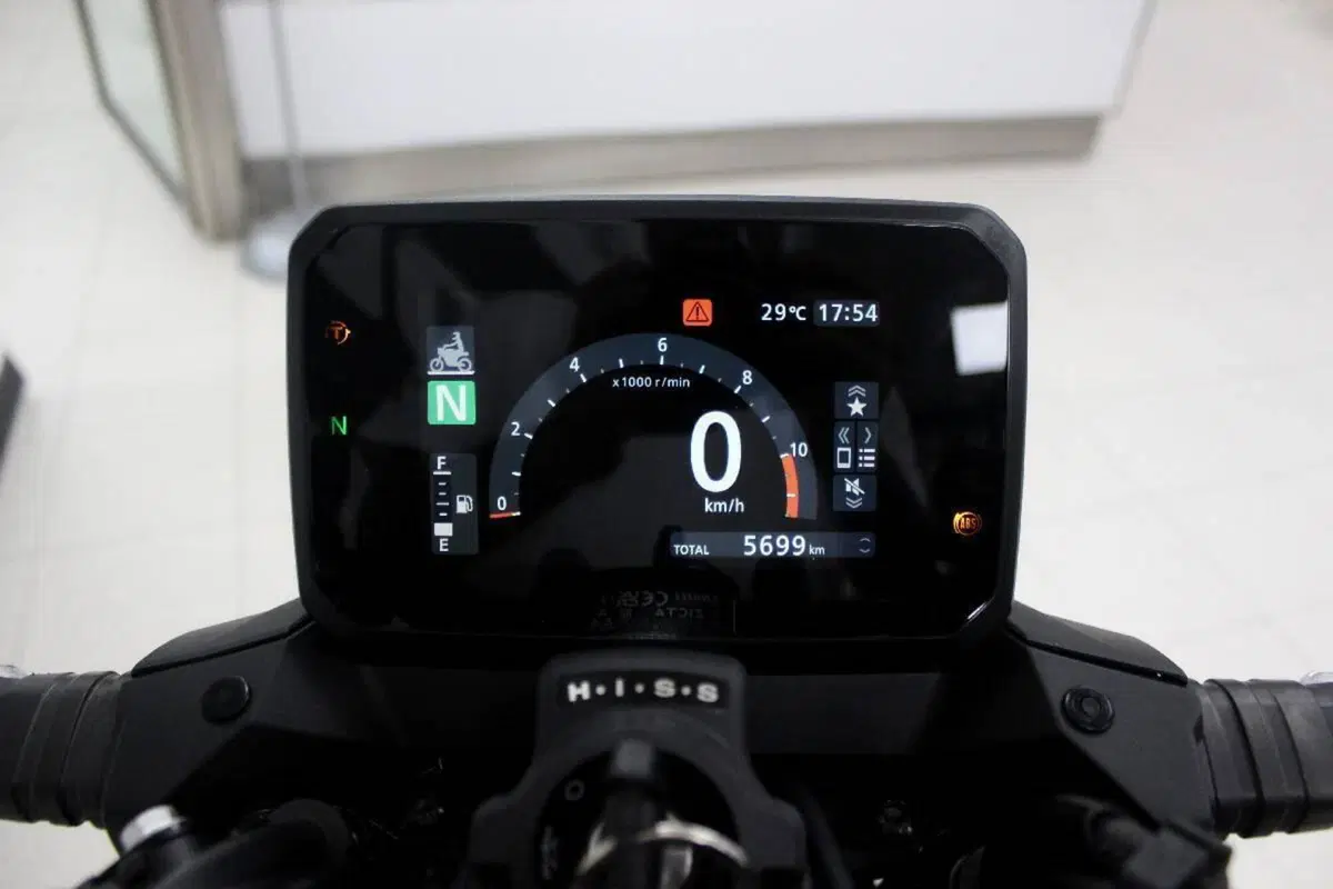 Honda CB 750 Hornet (2025) (6)