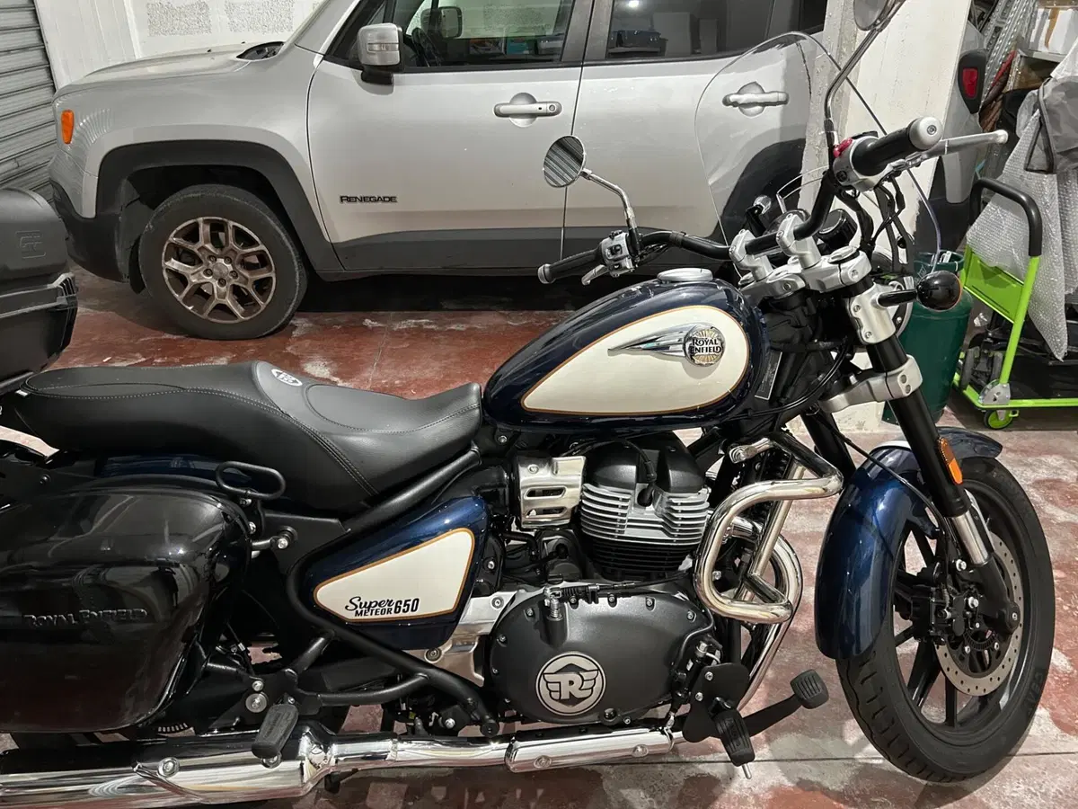 Royal Enfield Super Meteor 650 (2023 - 26)