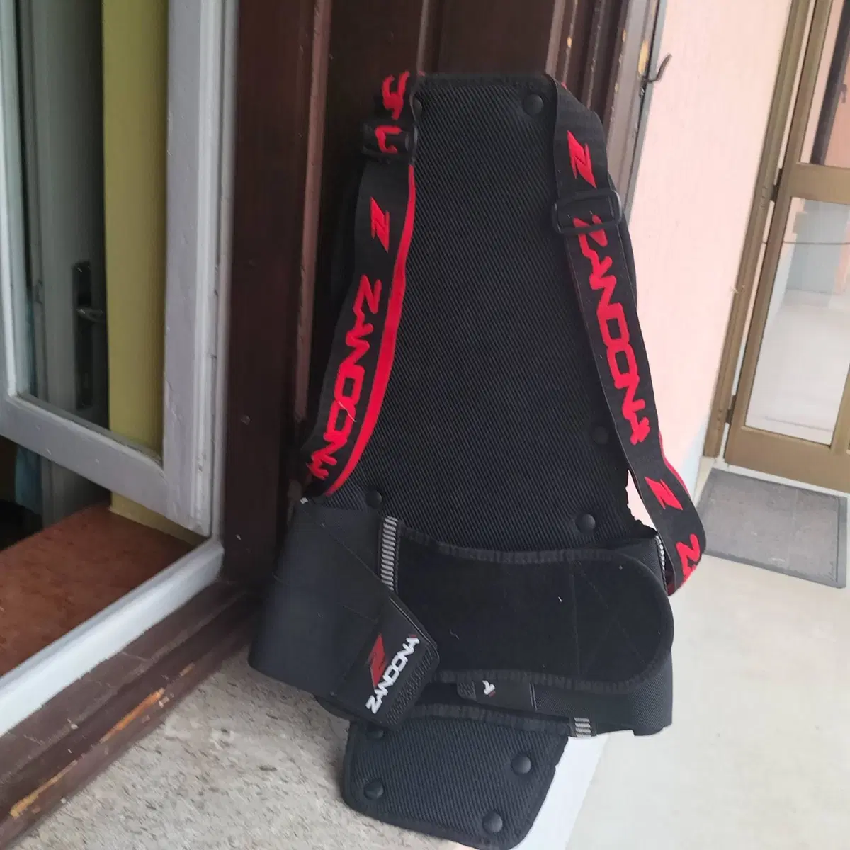 Casco e paraschiena Ixs (6)