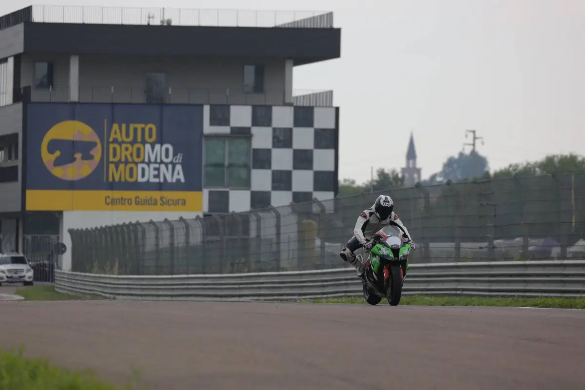 Kawasaki Ninja 1000 ZX-10R (2011 - 15) (7)