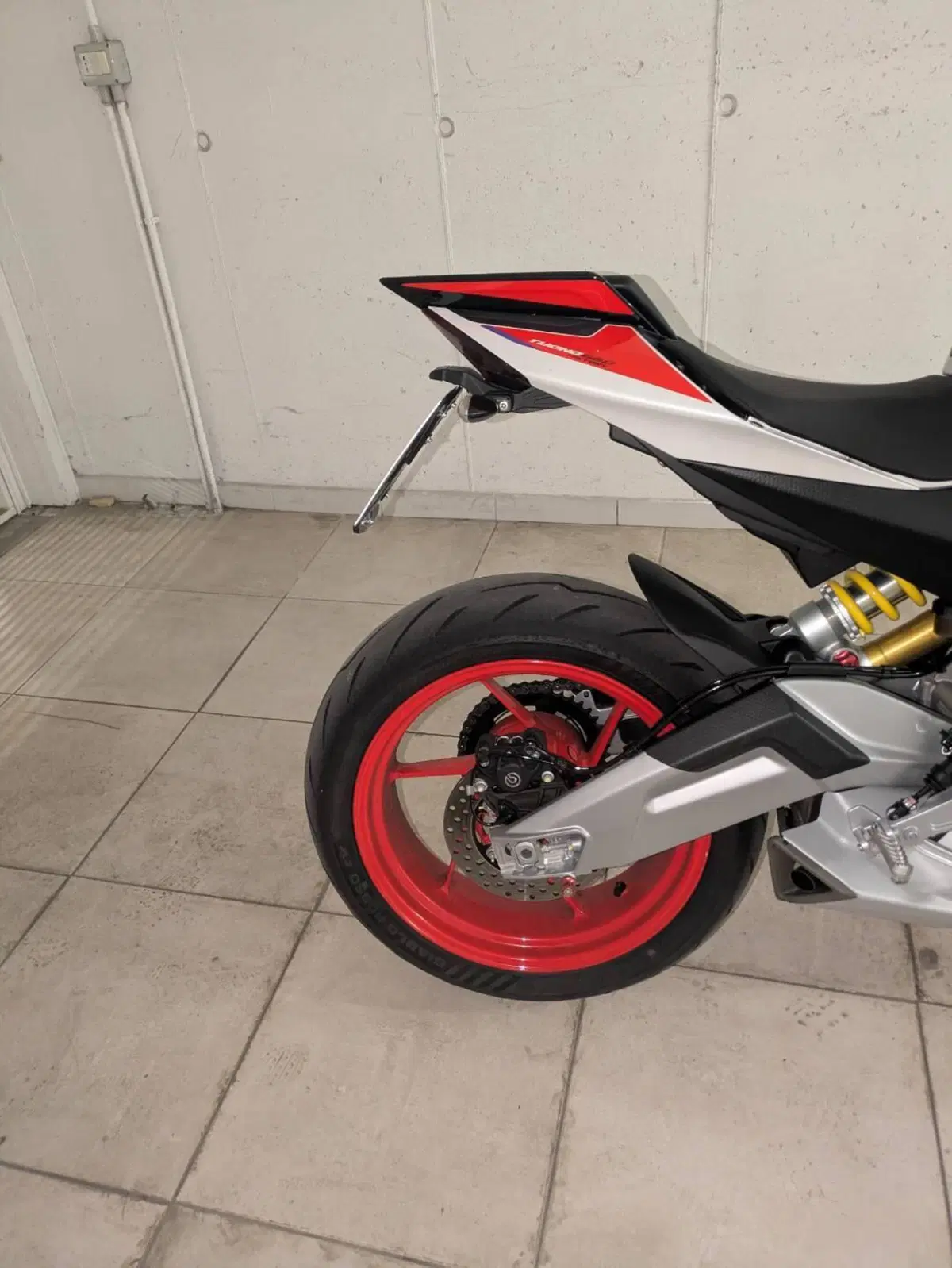 Aprilia Tuono 660 Factory (2022 - 24) (2)