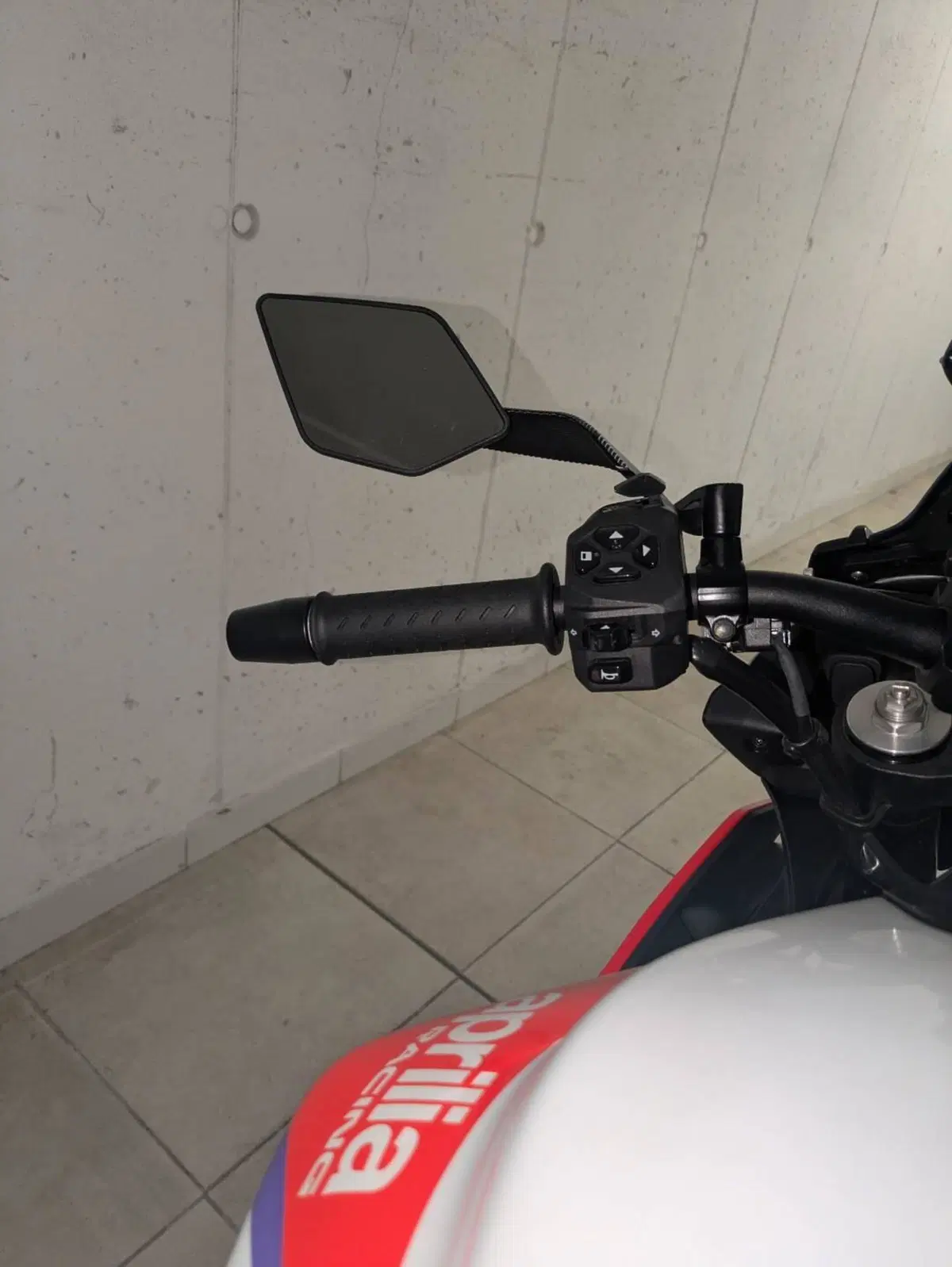 Aprilia Tuono 660 Factory (2022 - 24) (5)