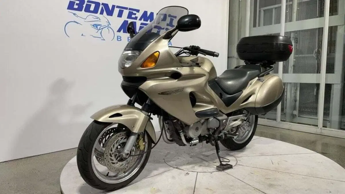 Honda Deauville 650 (1998 - 01) (14)