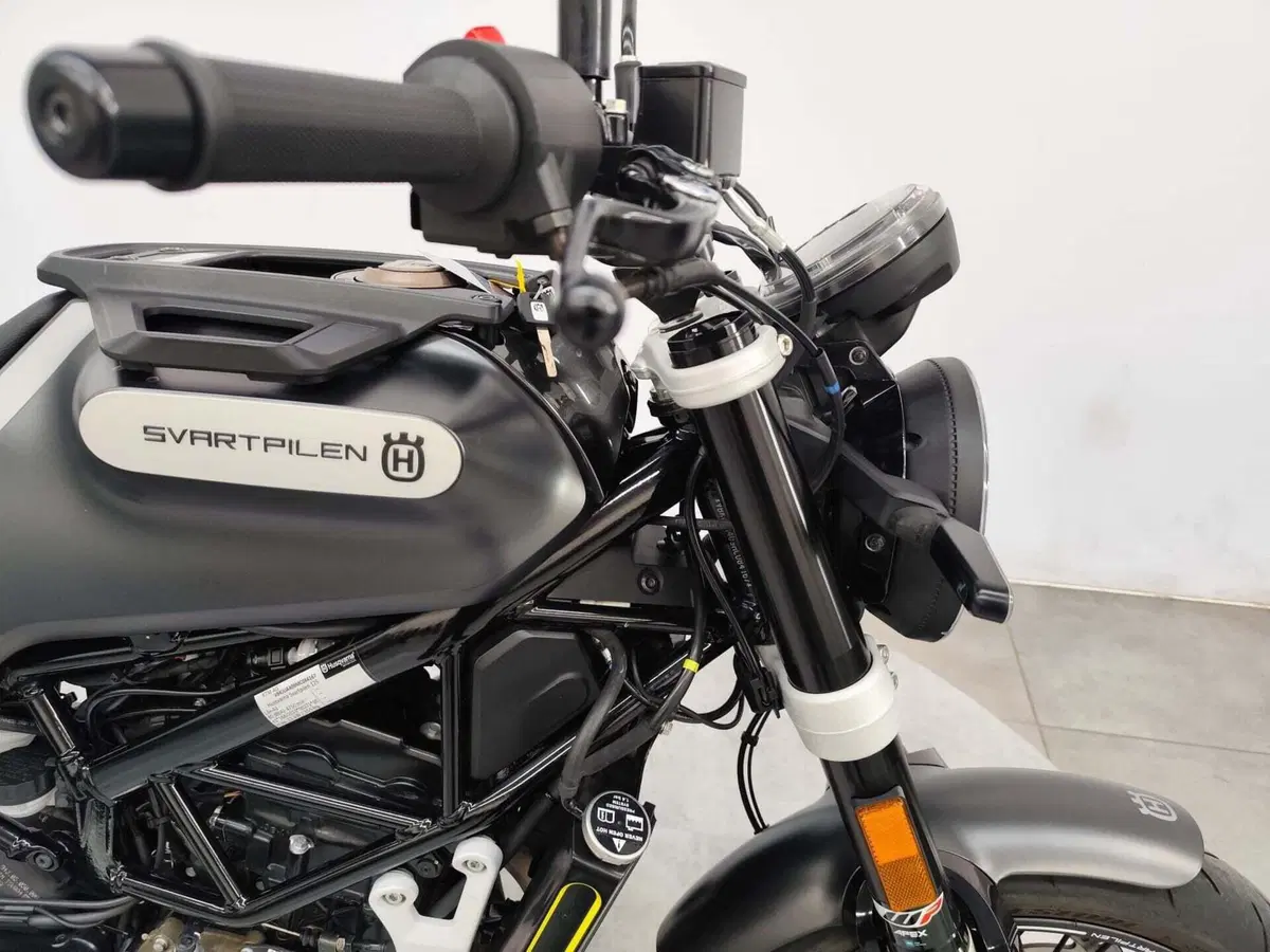 Husqvarna Svartpilen 125 (2021 - 23) (3)