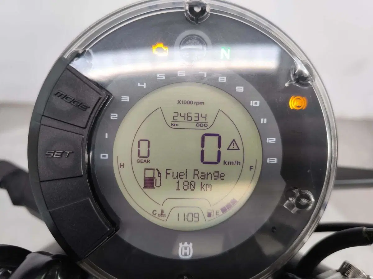 Husqvarna Svartpilen 125 (2021 - 23) (10)