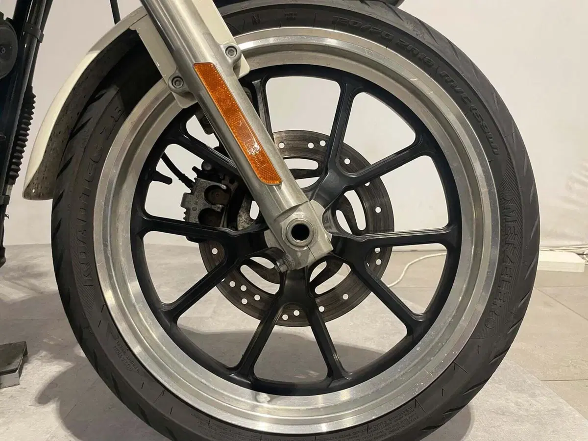 Harley-Davidson 883 Low (2008 - 12) - XL 883L (6)