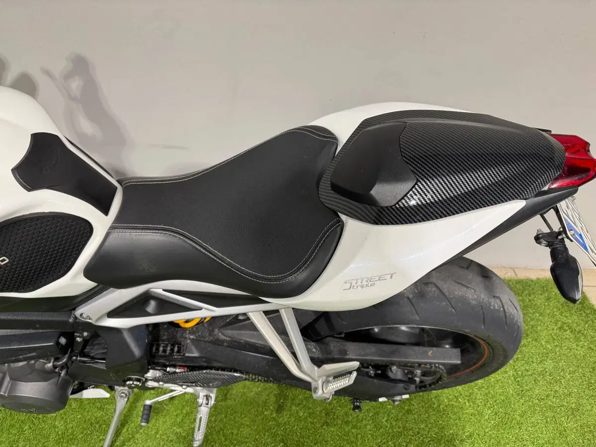 Triumph Street Triple RS (2017 - 19) (4)