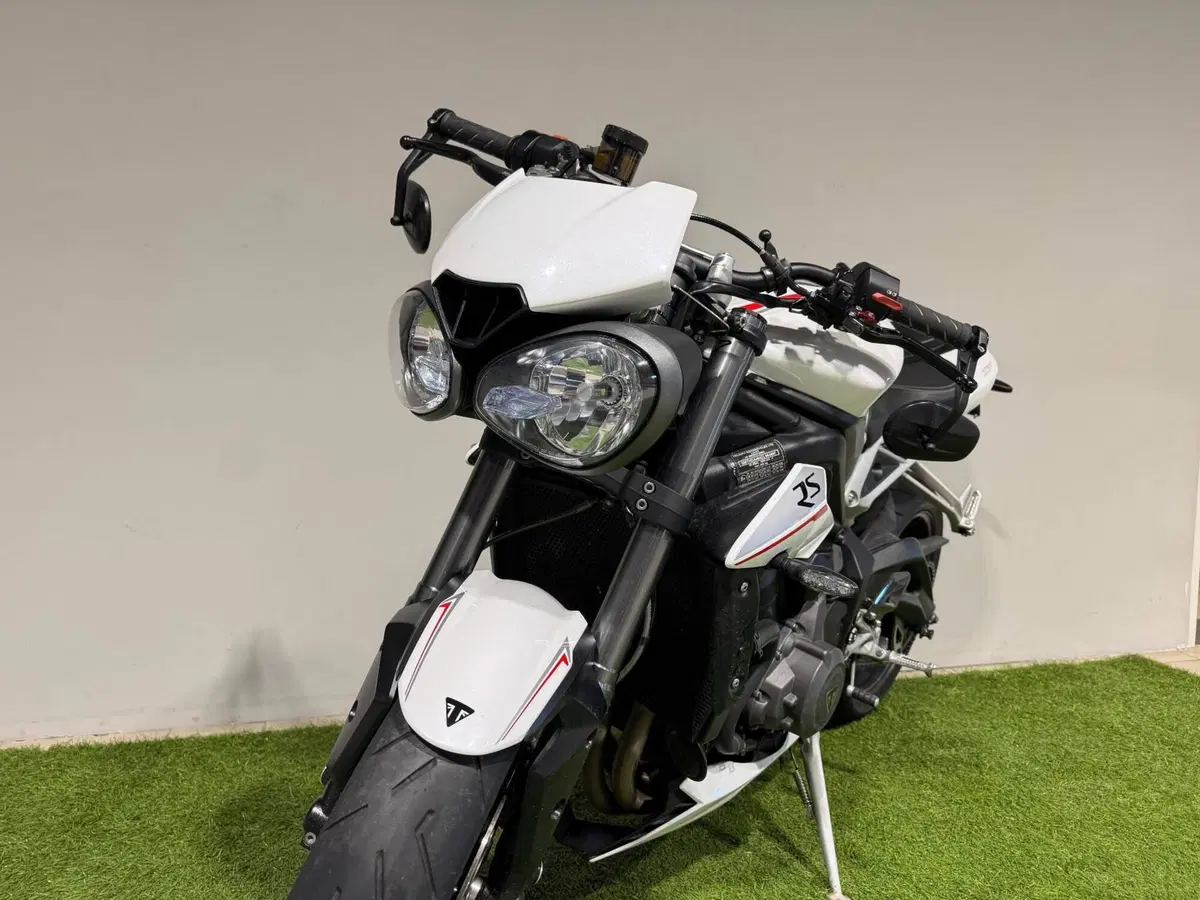 Triumph Street Triple RS (2017 - 19) (2)