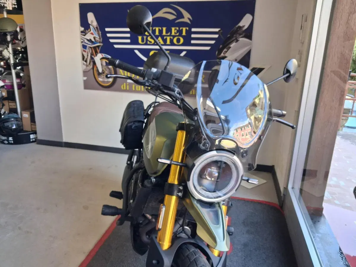 Moto Morini SEIEMMEZZO SCR (2022 - 26) (3)