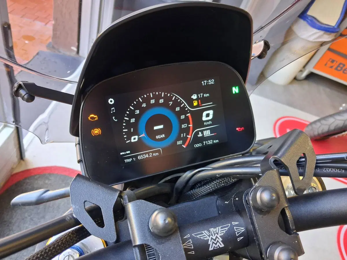 Moto Morini SEIEMMEZZO SCR (2022 - 26) (4)