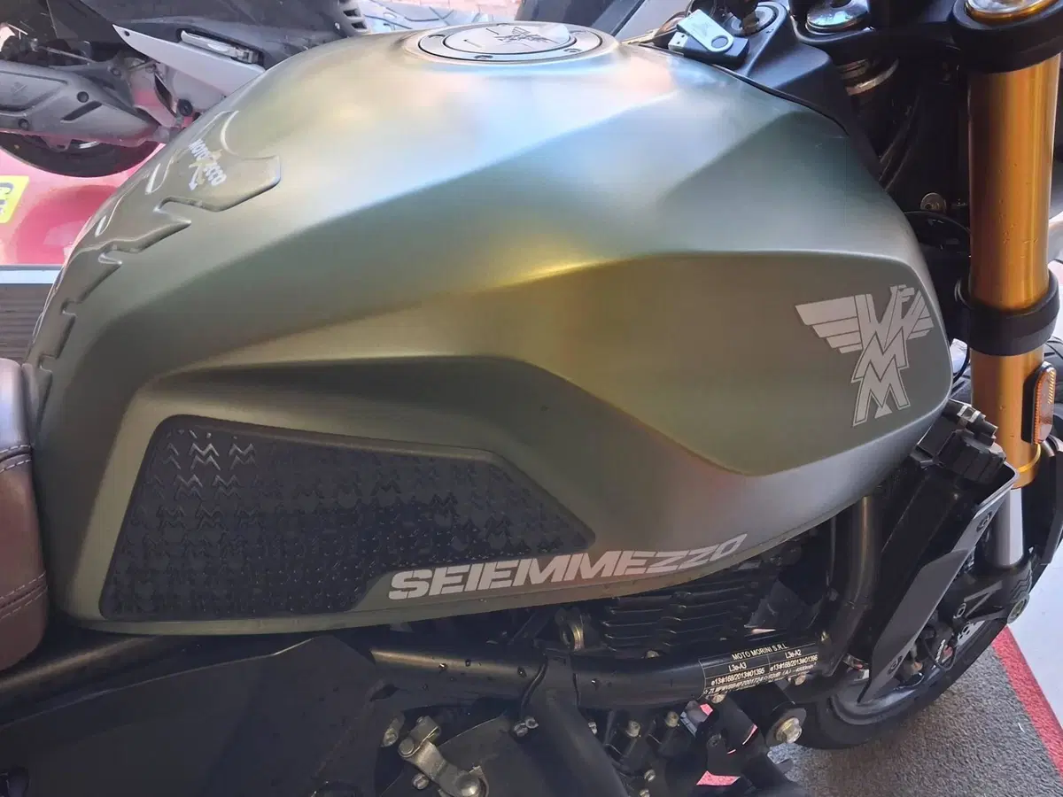 Moto Morini SEIEMMEZZO SCR (2022 - 26) (7)