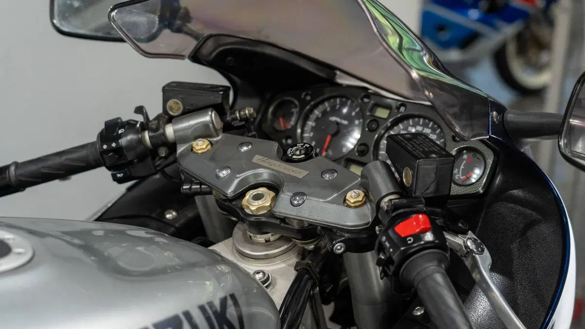 Suzuki GSX 1300 R Hayabusa (1999 - 06) (17)
