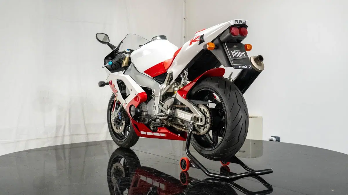 Yamaha YZF R1 (1998 - 99) (10)