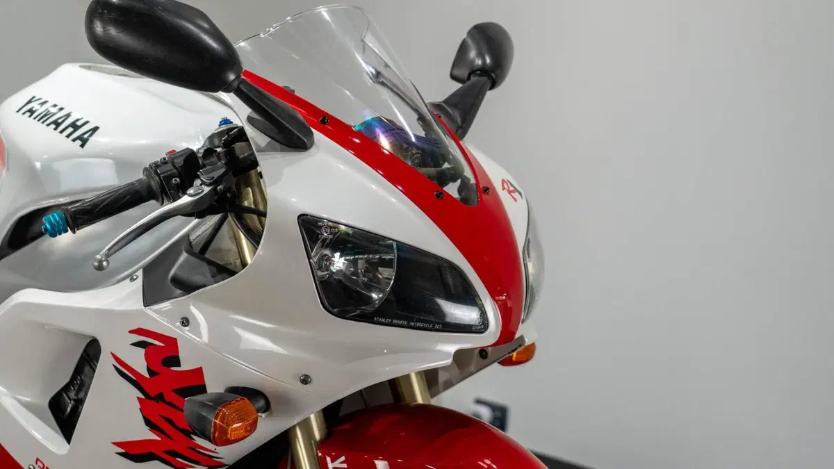 Yamaha YZF R1 (1998 - 99) (12)