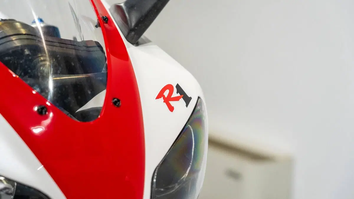 Yamaha YZF R1 (1998 - 99) (13)