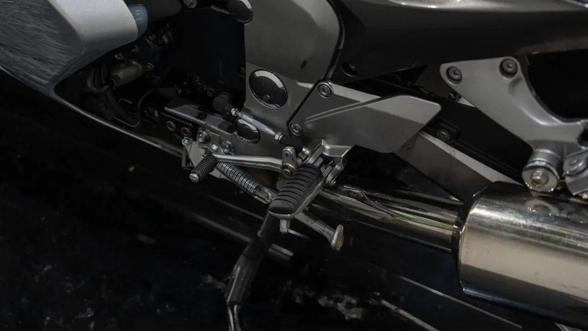 Kawasaki ZZR 1200 (2002 - 05) (3)