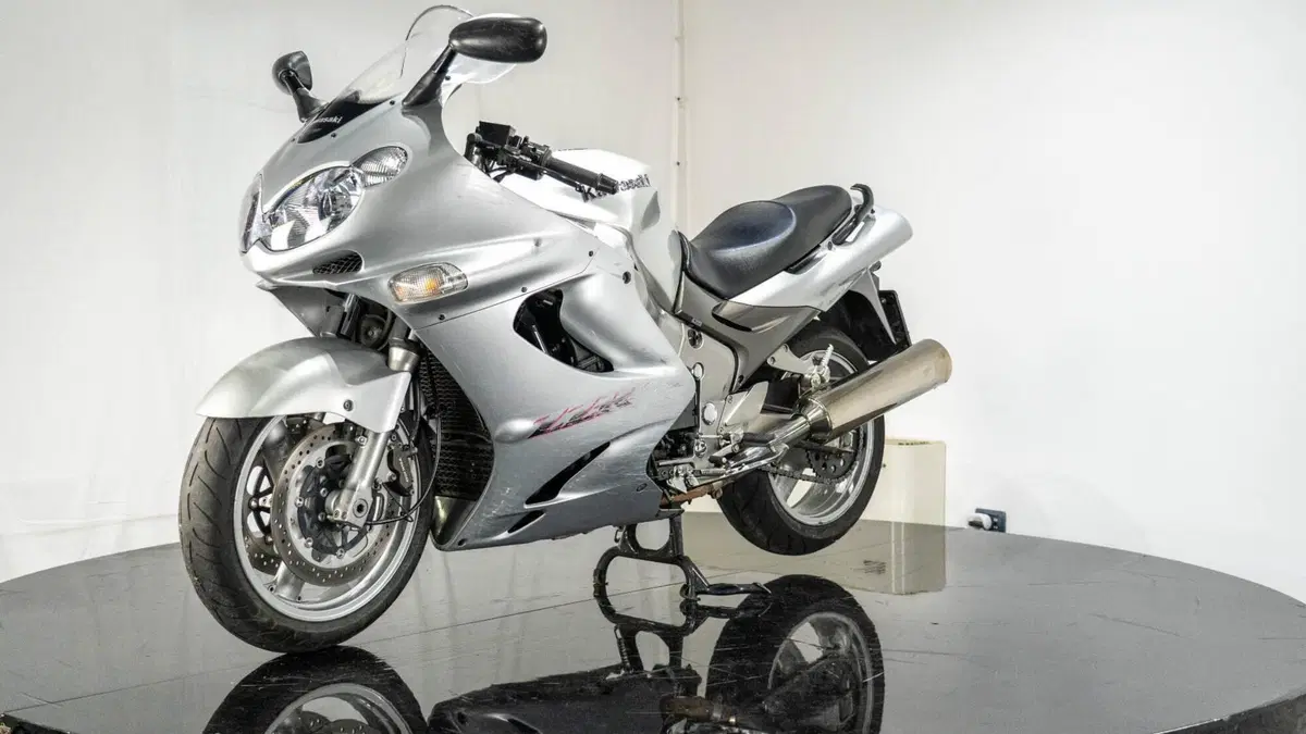 Kawasaki ZZR 1200 (2002 - 05) (8)