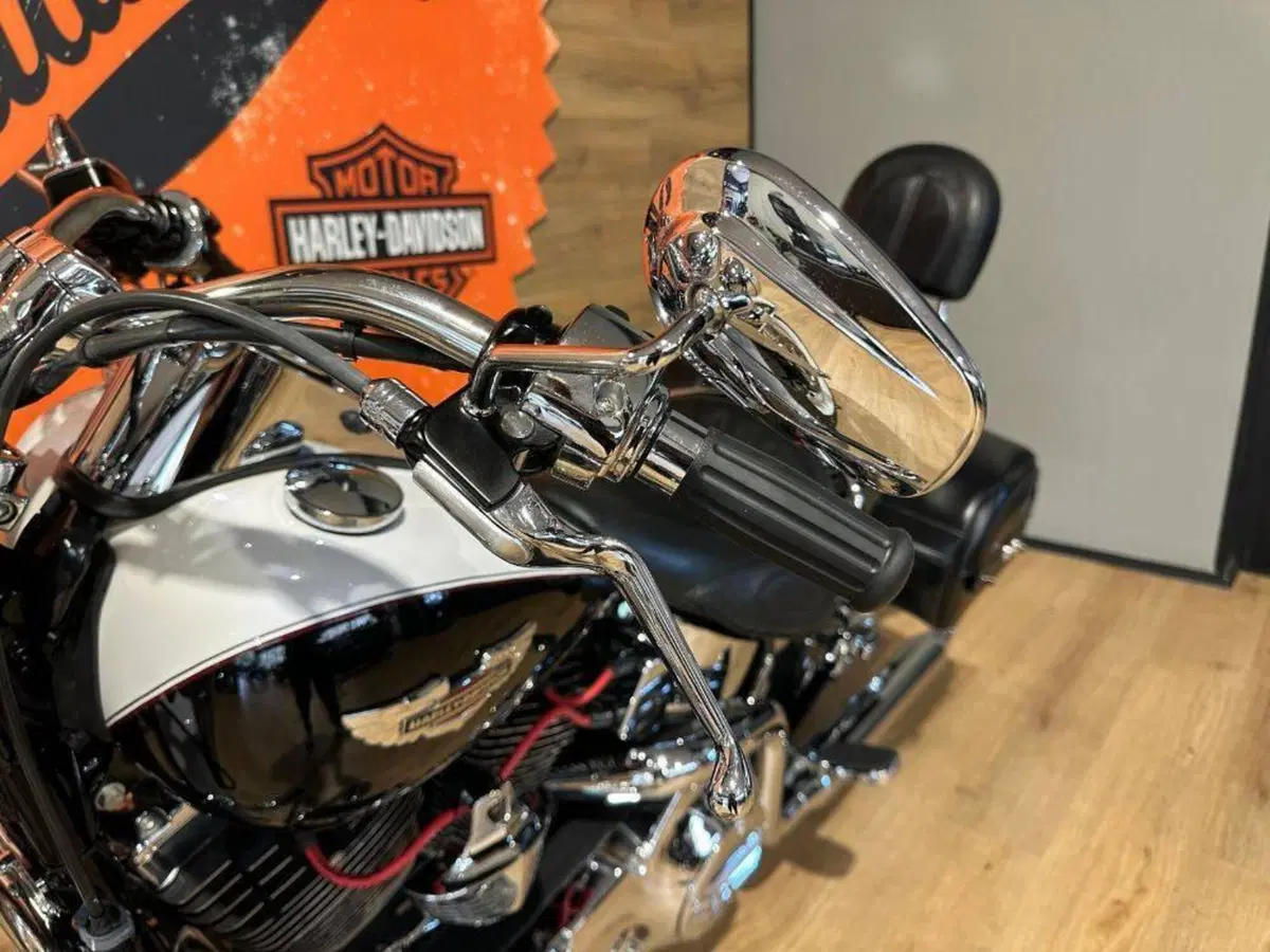 Harley-Davidson 1450 Deluxe (2005 - 06) - FLSTNI (14)