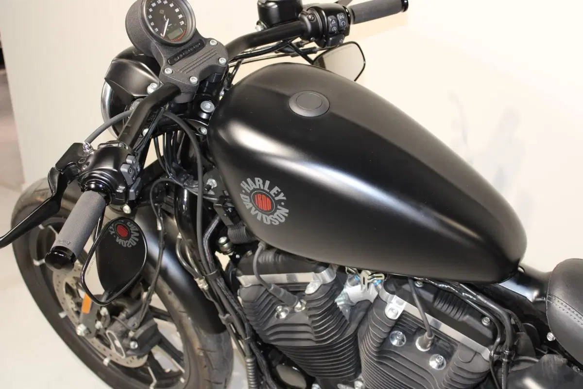 Harley-Davidson 883 Iron (2017 - 20) - XL 883N (5)