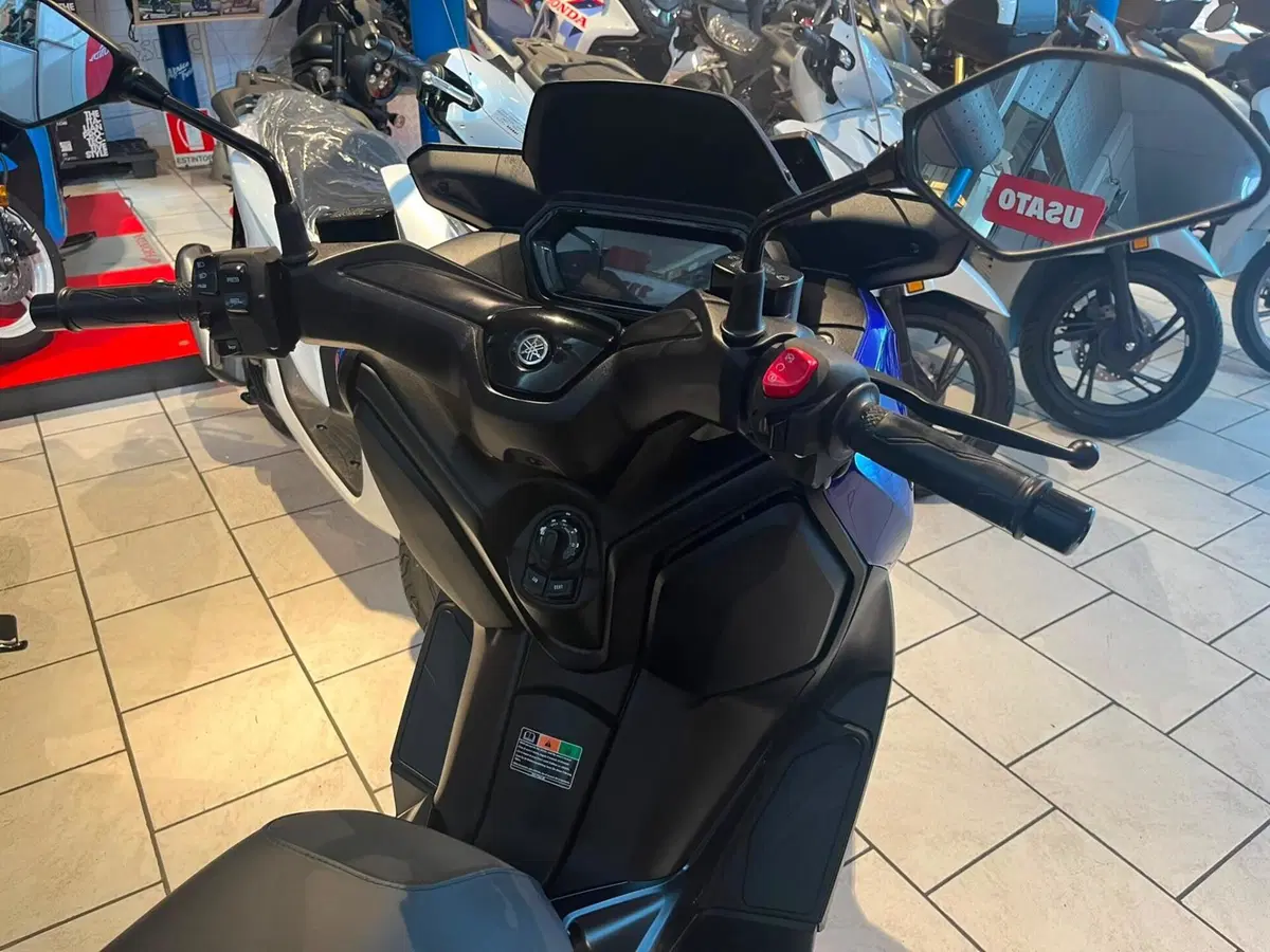 Yamaha X-Max 300 (2025 - 26) (6)