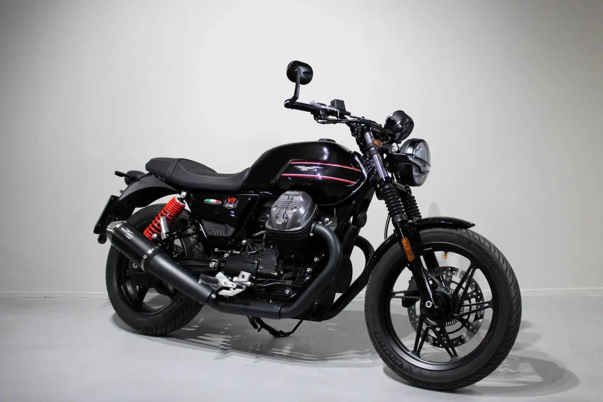 Moto Guzzi V7 Stone Special Edition (2022 - 25) (2)