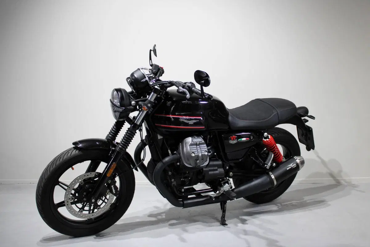 Moto Guzzi V7 Stone Special Edition (2022 - 25) (3)