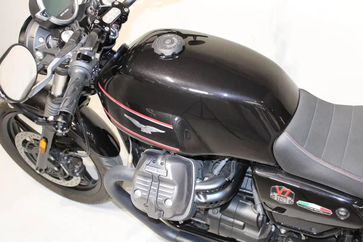 Moto Guzzi V7 Stone Special Edition (2022 - 25) (5)