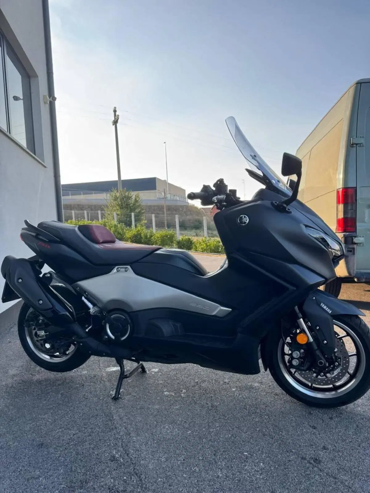 Yamaha T-Max 560 25th Anniversary (2026) (2)
