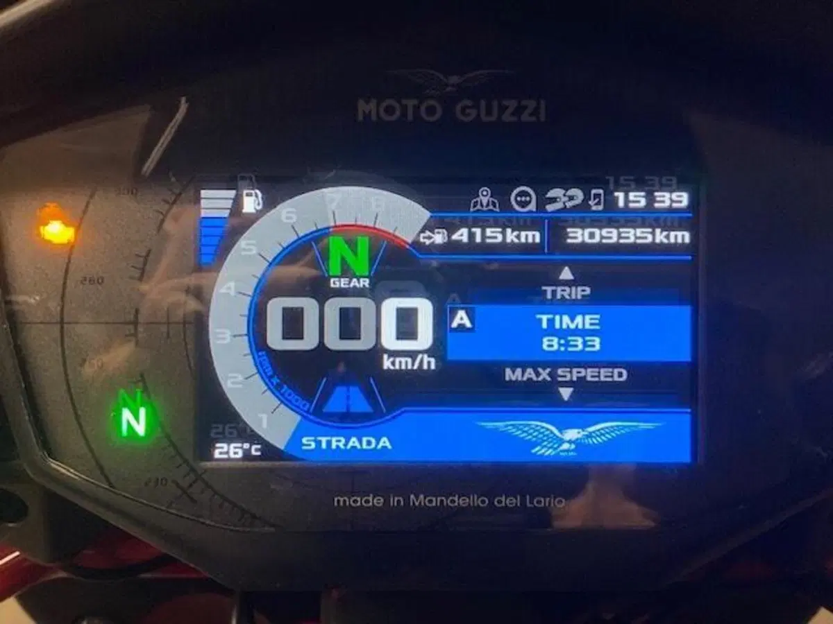Moto Guzzi V85 TT Evocative Graphics (2021 - 23) (6)
