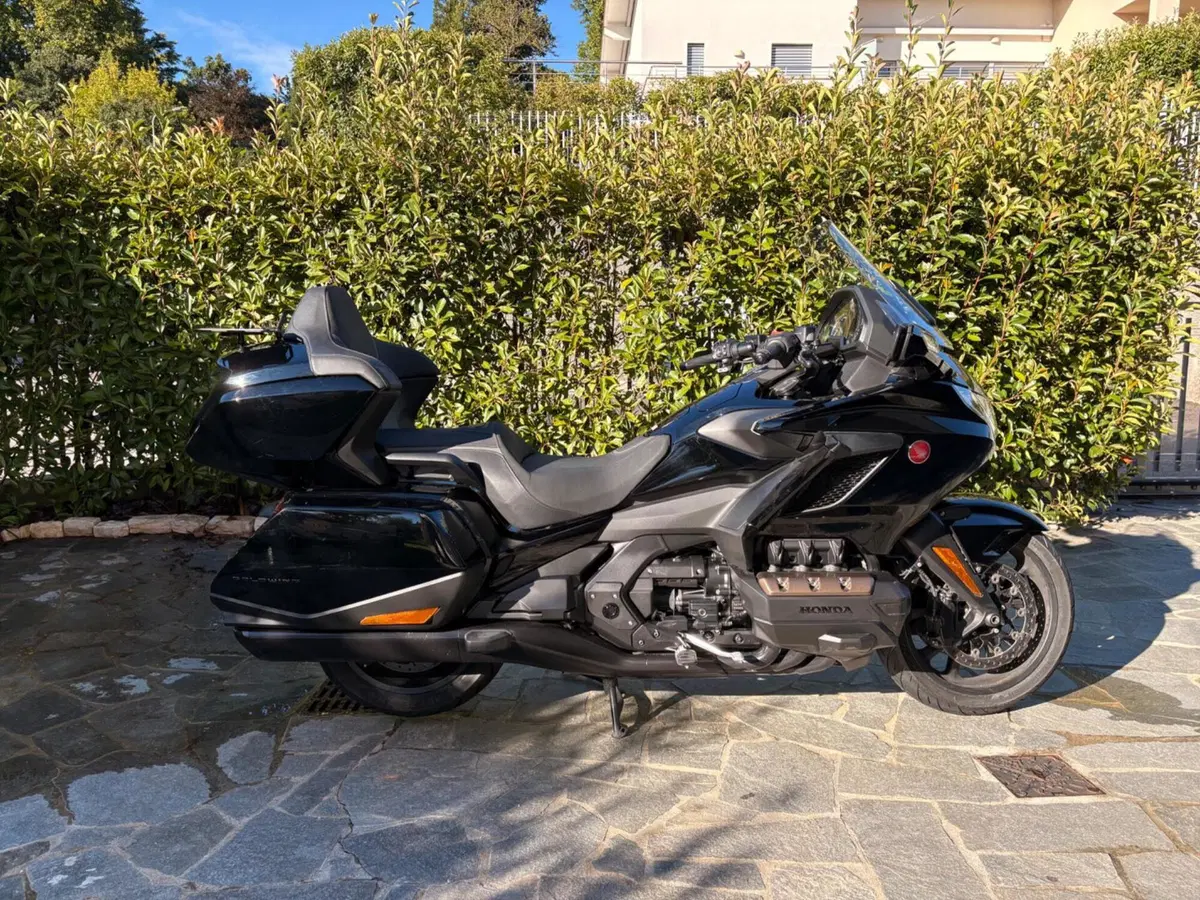 Honda GL 1800 Gold Wing Tour (2021 - 23) (2)