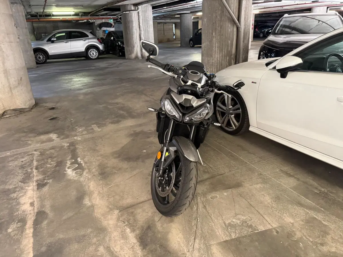 Triumph Street Triple 765 R (2023 - 26)