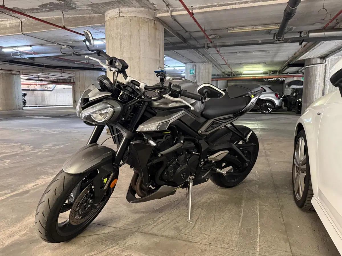 Triumph Street Triple 765 R (2023 - 26) (3)